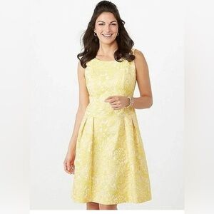 Women's Size 12 Luxe
Carmen Marc Valvo Floral
Brocade Sleeveless
Cocktail Dress